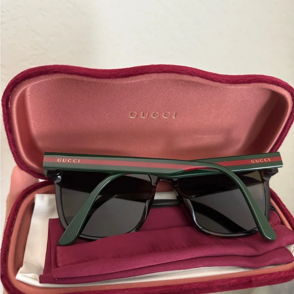 Gucci Women Sunglasses - Picture 2 of 7